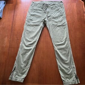 Cabi Traveler Mid-Rise Olive Green Cargo Joggers size 2